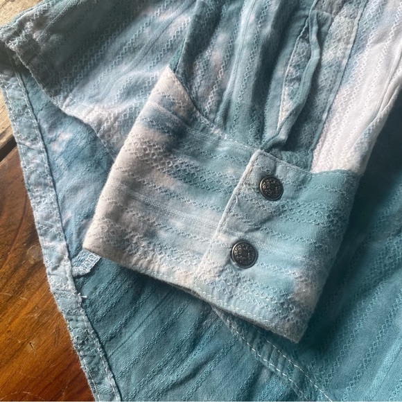 Wrangler Teal & White Tie-Dye Beaded Long Sleeve Western Snap Shirt - Picture 4 of 12